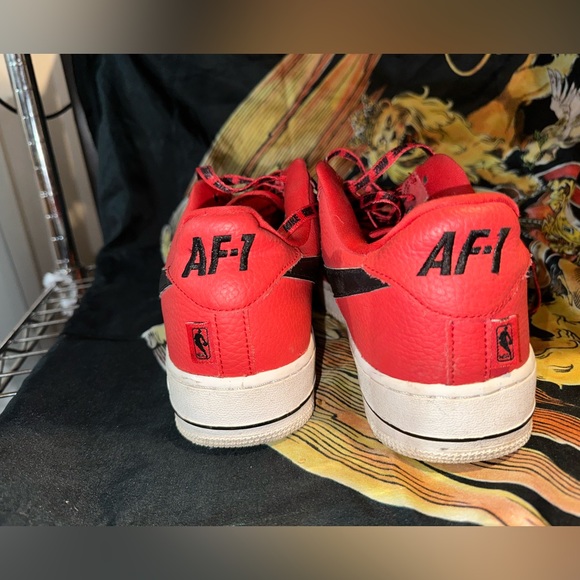 Nike Air Force 1 Low NBA University Red - 823511-604 sz 9.5 - Picture 4 of 6